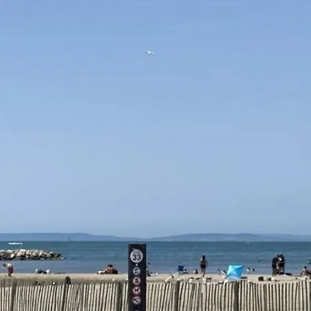 Les Pieds Dans Le Sable * Le Grau-du-Roi